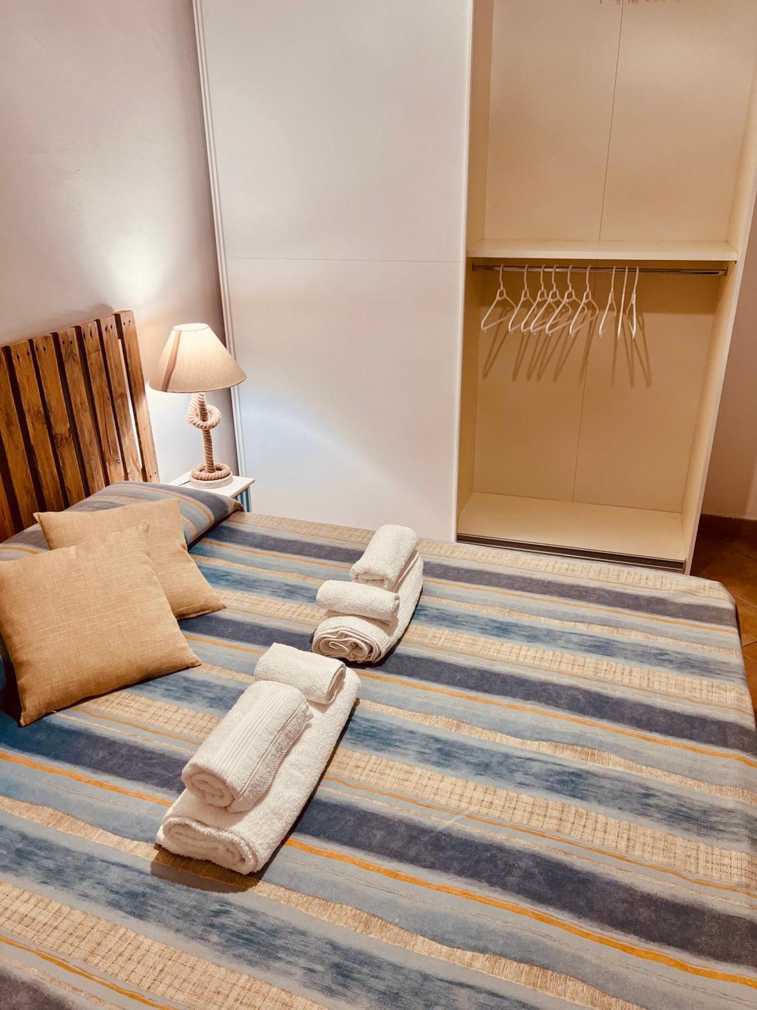 Il Maestrale Apartment La Maddalena  Ngoại thất bức ảnh